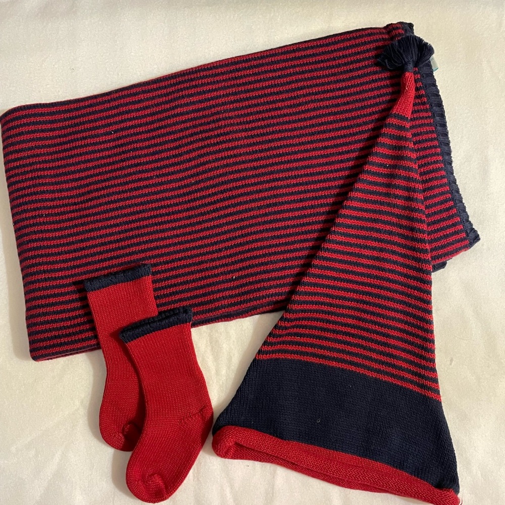 Sweet Tulip baby blanket, hat and socks